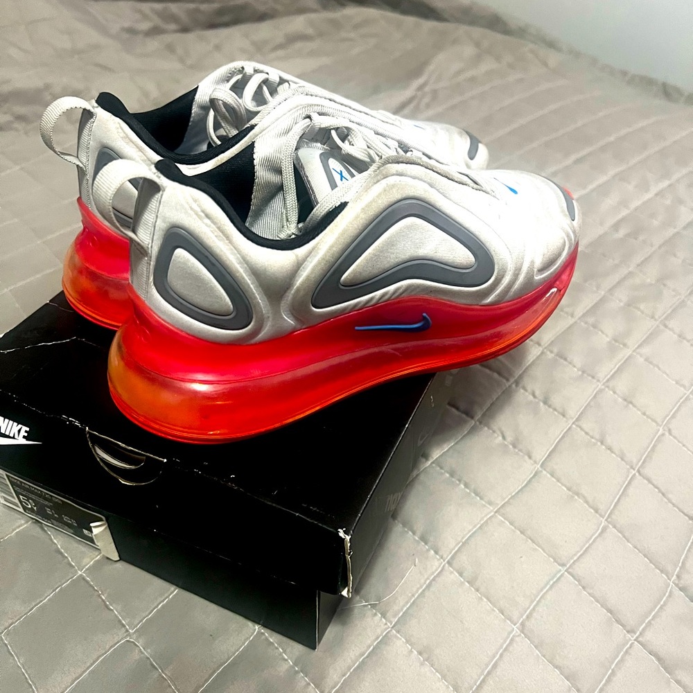 Nike Air Max 270 (GS) Size 5 1/2 Boys Pure Platinum/Photo Blue/Pink